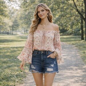 AEO Distressed Denim High Waisted Mom Shorts |Women's Shorts Size 8